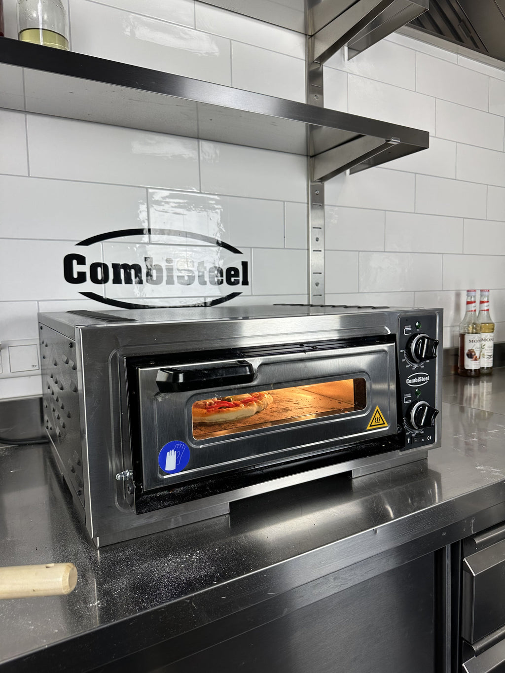 ELEK. PIZZAOVEN ENKEL 1 X 1 - in gebruik