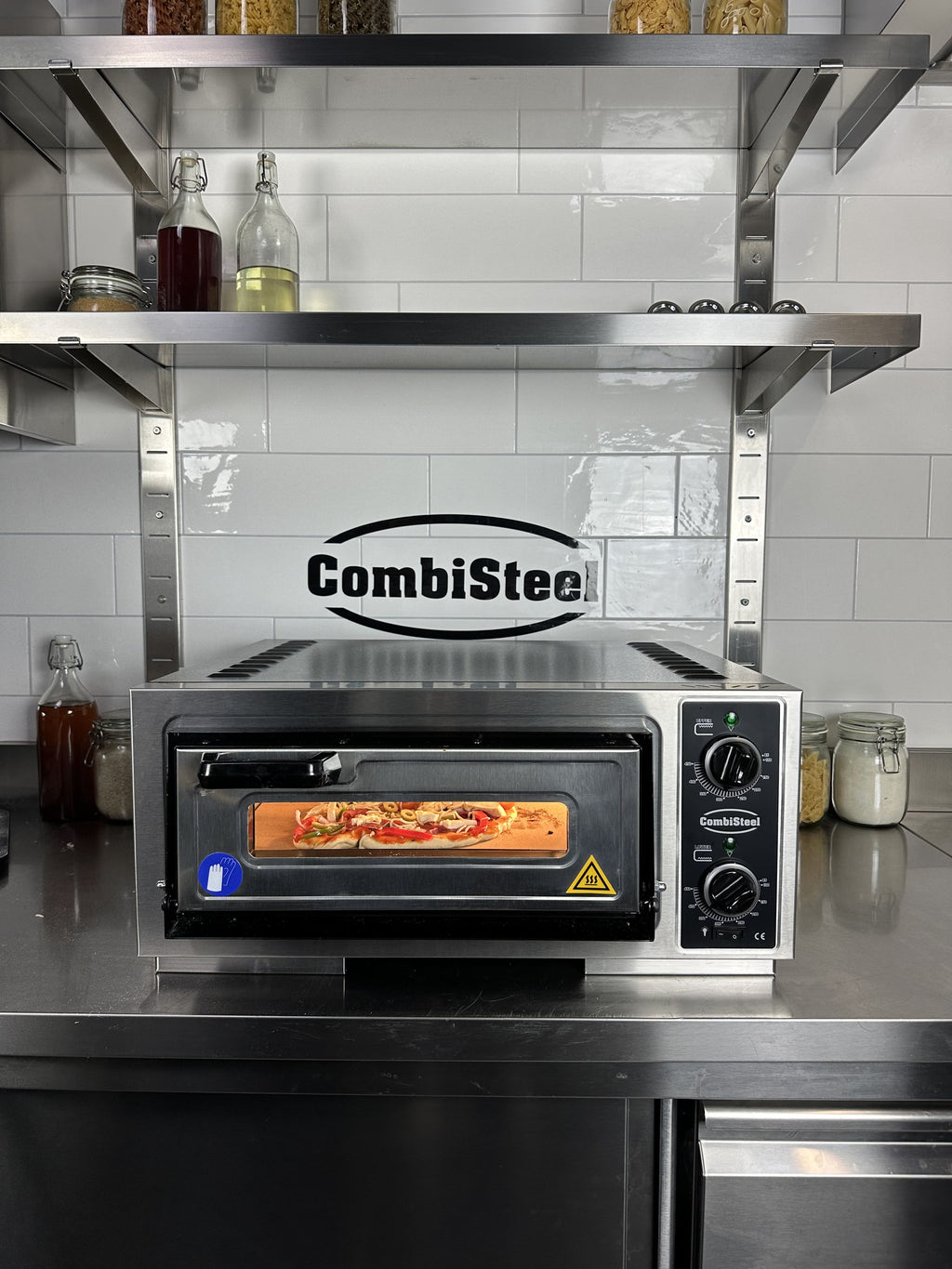 ELEK. PIZZAOVEN ENKEL 1 X 1 - in gebruik